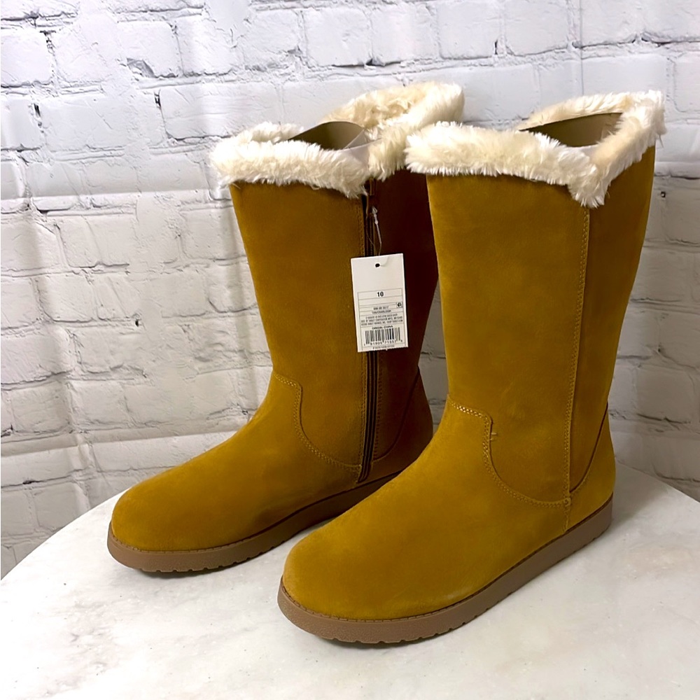 Universal Thread Womens Genuine Suede Winter Boots in Tan in size 10